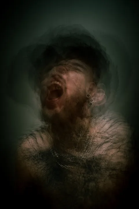 Piotr Panowicz podczas pracy nad fotografią