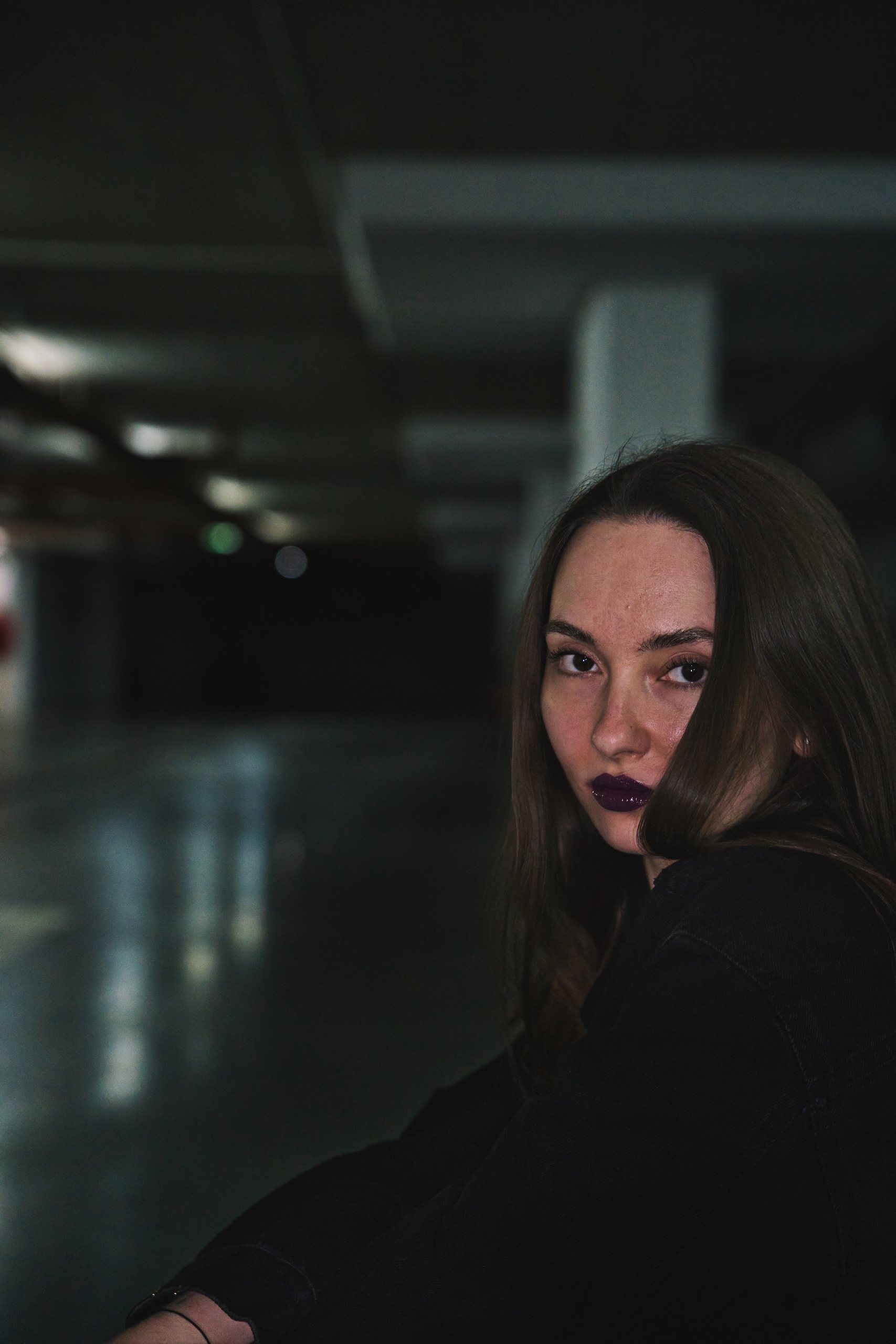 Mroczny portret na parkingu podziemnym w Poznaniu – zdjęcie 6
